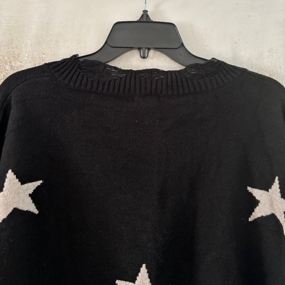 Buffalo Star Print Distressed V-Neck Sweater (NWT) - Picture 11 of 14